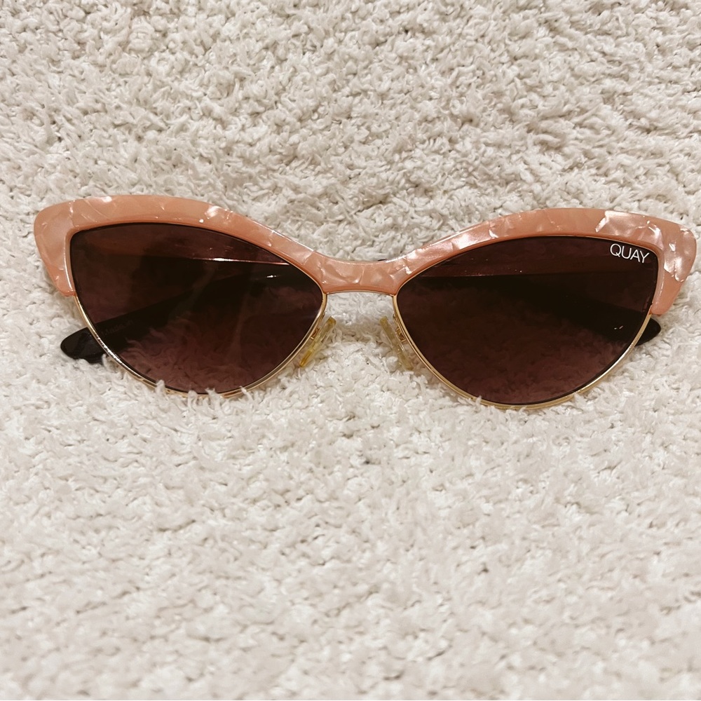 QUAY SUNGLASSES